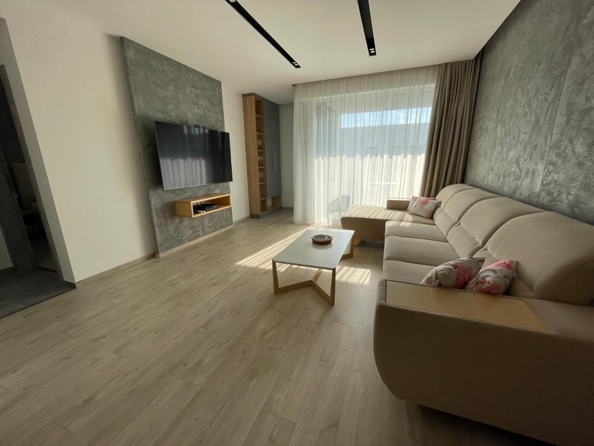 Greenbay Apartment With Free Parking Trenčín Dış mekan fotoğraf