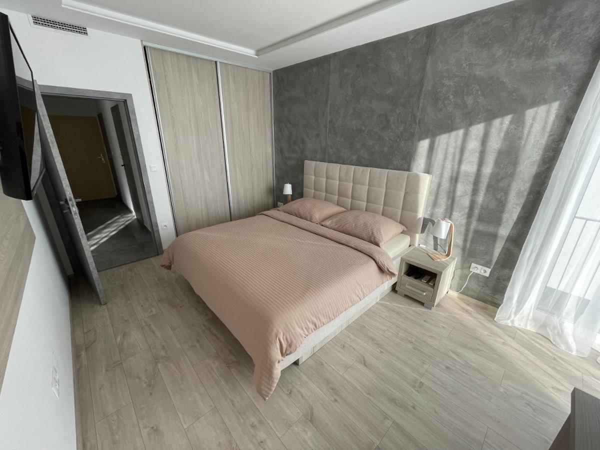 Greenbay Apartment With Free Parking Trenčín Dış mekan fotoğraf