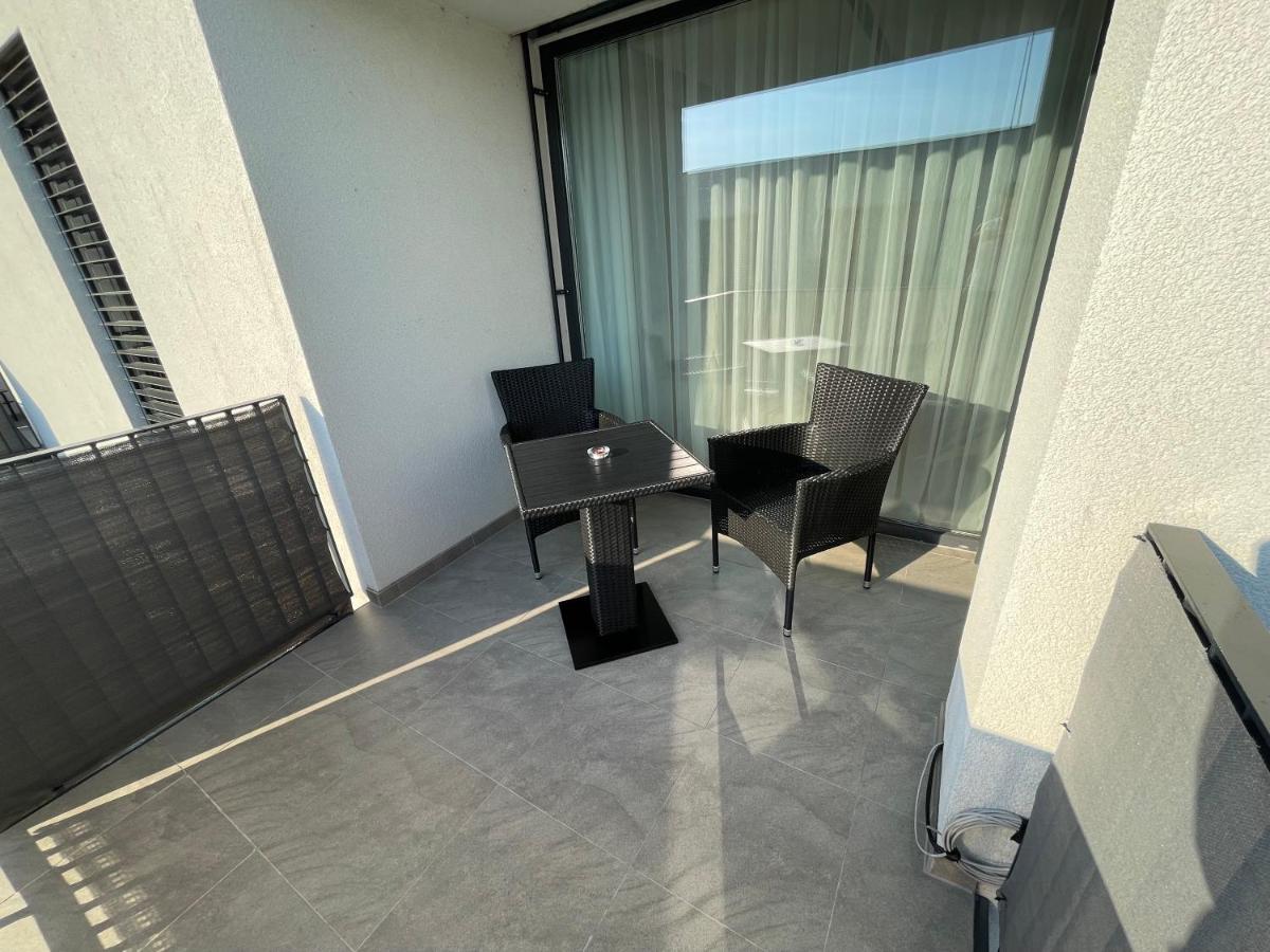 Greenbay Apartment With Free Parking Trenčín Dış mekan fotoğraf