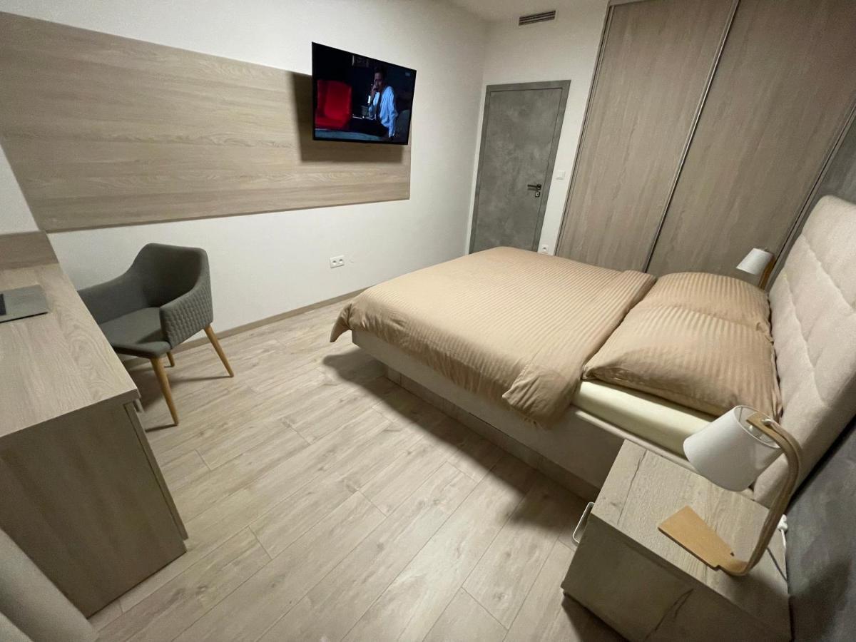 Greenbay Apartment With Free Parking Trenčín Dış mekan fotoğraf