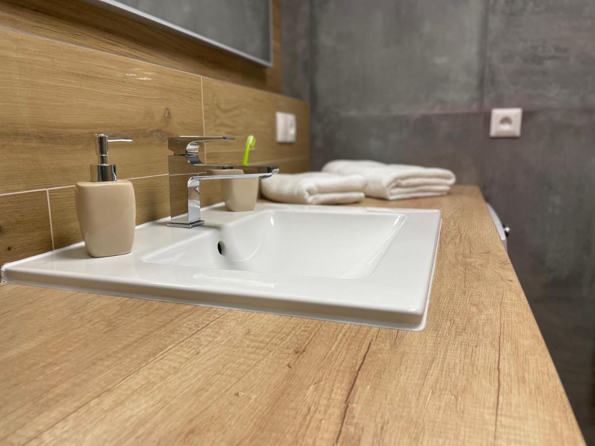 Greenbay Apartment With Free Parking Trenčín Dış mekan fotoğraf