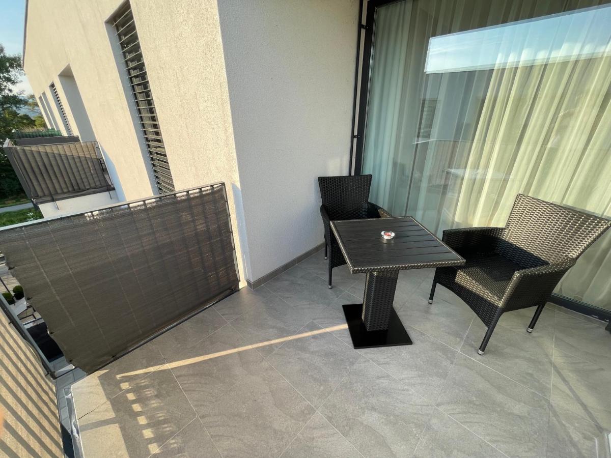 Greenbay Apartment With Free Parking Trenčín Dış mekan fotoğraf
