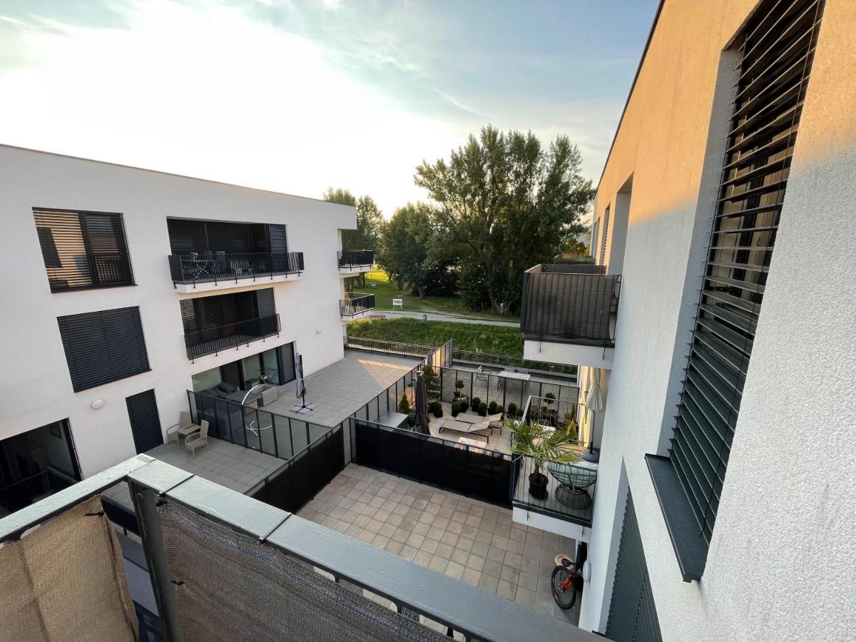 Greenbay Apartment With Free Parking Trenčín Dış mekan fotoğraf