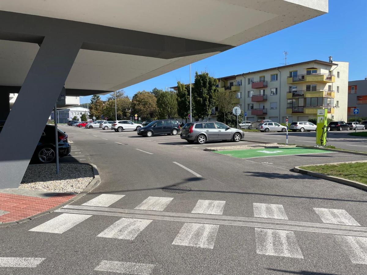 Greenbay Apartment With Free Parking Trenčín Dış mekan fotoğraf